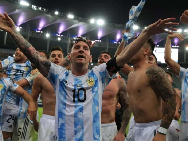 Lionel Messi en plus célébration d'un but avec ses coéquipiers de l'albiceleste. [Photo d'illustration]