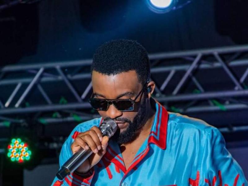 Fally Ipupa lors d'un concert à Lubumbashi.