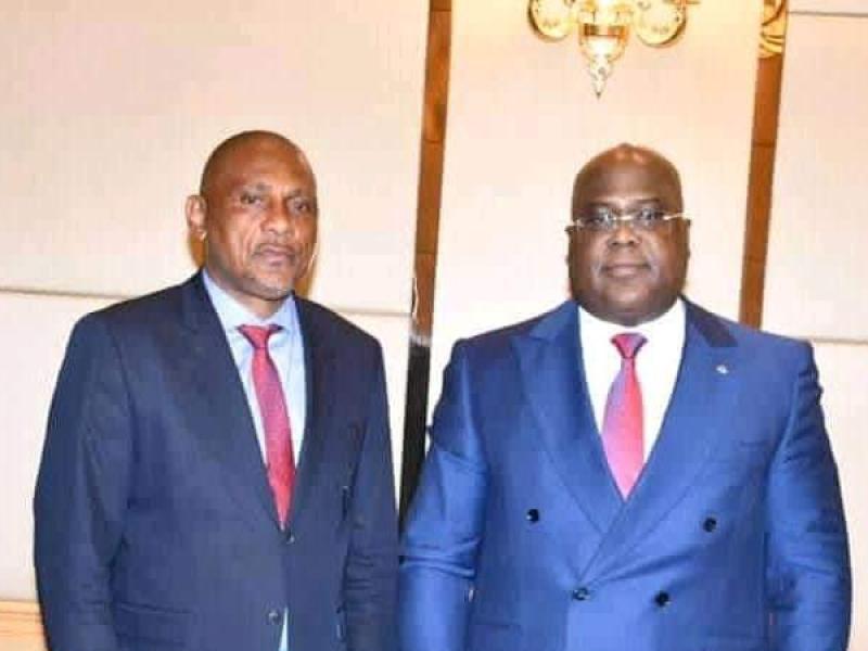 Le chef de l'État Félix Tshisekedi (à droite) avec le vice-gouverneur de la ville de Kinshasa, Gérard Mulumba dit Gecoco