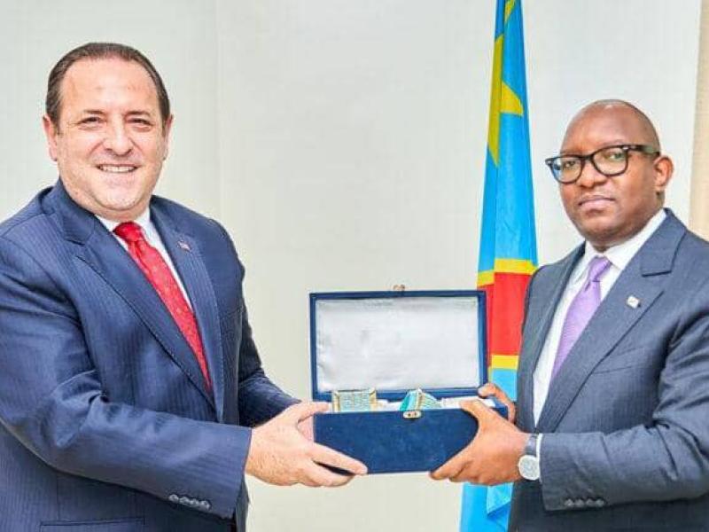 L'ambassadeur turc en RDC, Murat UIKU et le Premier Ministre Sama Lukonde, jeudi 08 décembre à la Primature