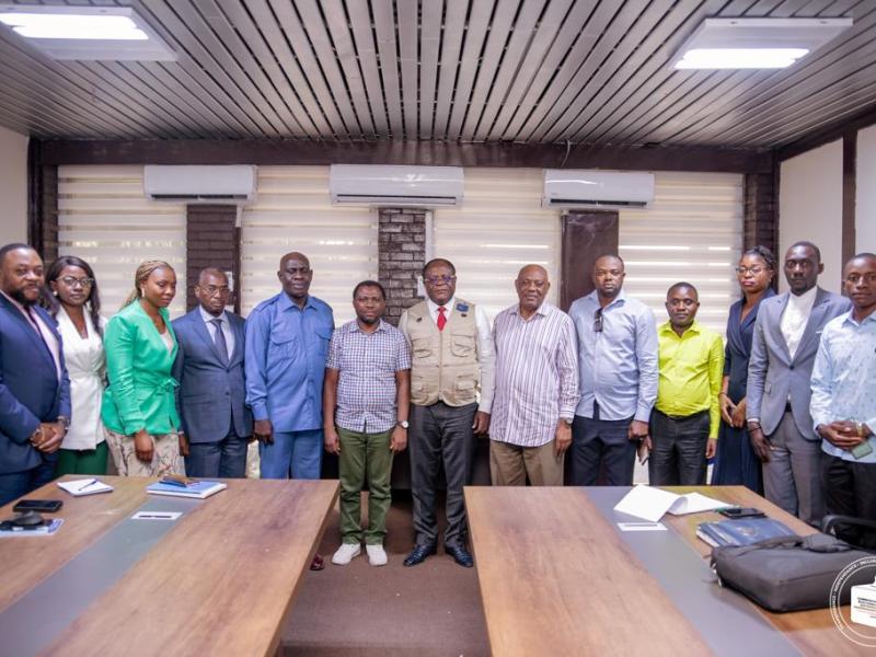 Le deuxième vice-président de la CENI et les membres de l'UJECO