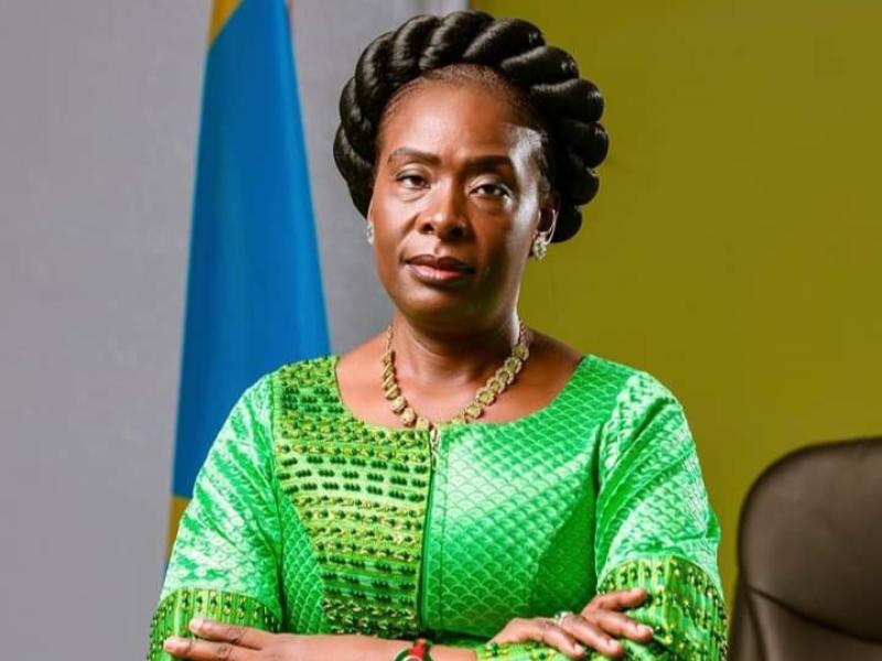 Adèle Kayinda Mayina, Ministre d'État en charge du portefeuille