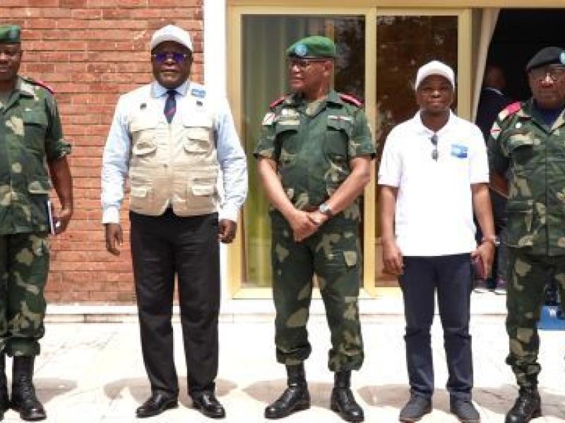 Le vice président de la CENI Didi Manara avec les autorités militaires du Nord-Kivu après leur réception au gouvernorat à Goma