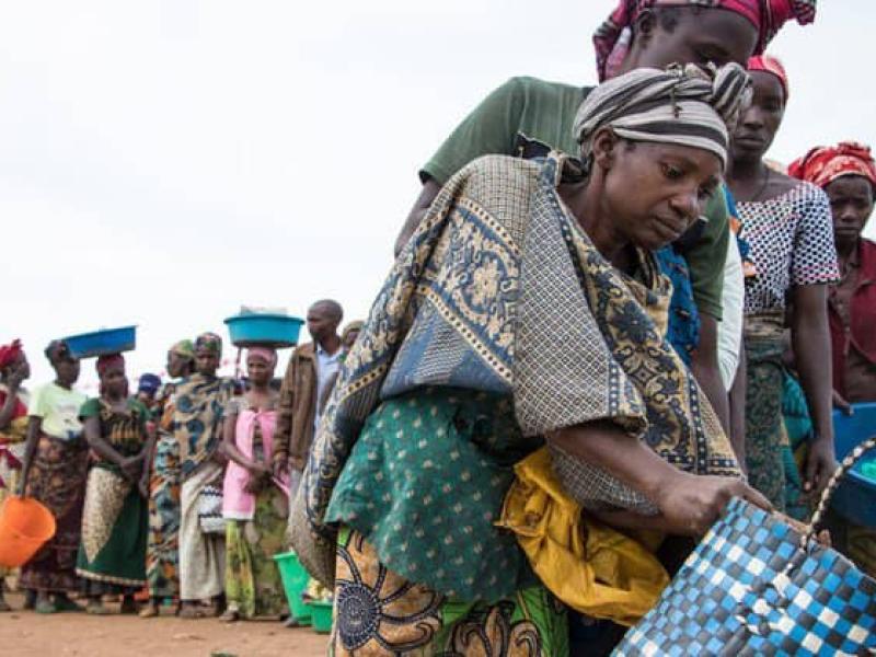 Des femmes congolaises se rassemblent à un point de distribution alimentaire au Nord-Kivu, dans l'est de la RDC [Photo d'illustration]