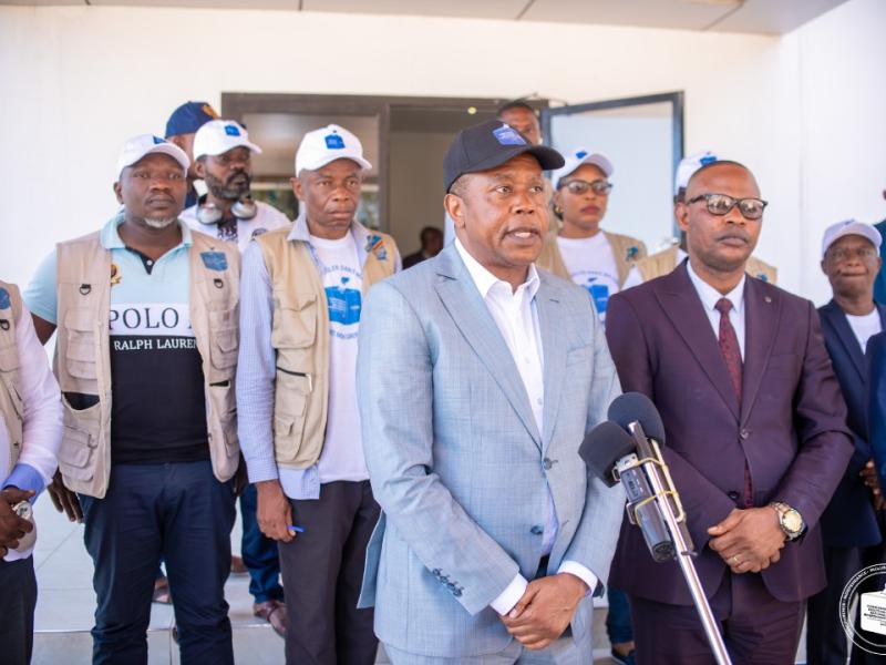 Le Président de la CENI, Denis Kadima au sortir de sa rencontre avec le vice-gouverneur du Tanganyika, vendredi 27 janvier