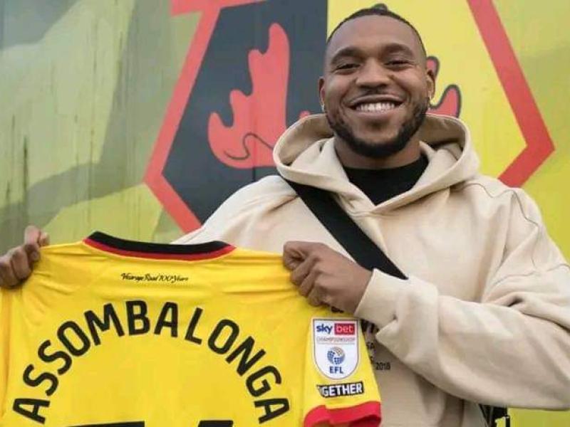 Britt Assombalonga après sa signature de contrat à Watford FC.