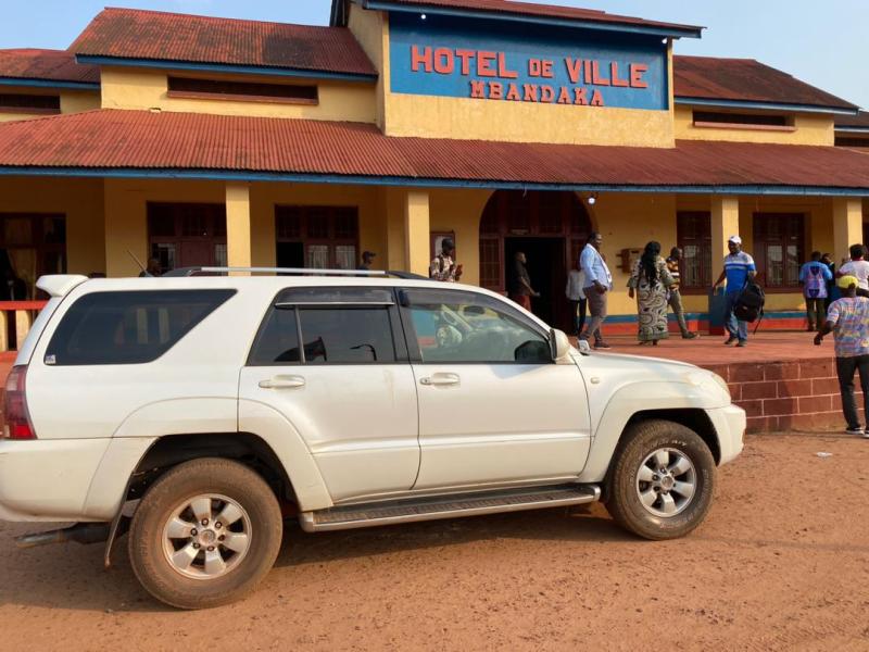 Une Jeep toute neuve, un don de la fondation Widal à la Maire de la ville de Mbandaka