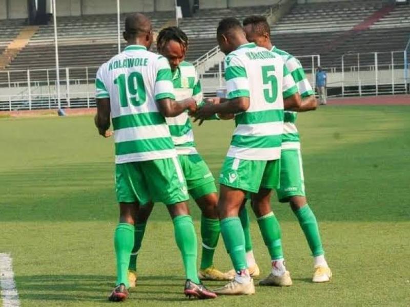 Célébration des joueurs du DCMP dans un match de la Ligue Nationale de Football