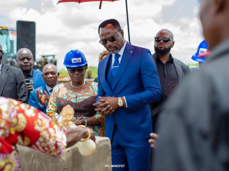 Le ministre de l'EPST, le professeur Tony Mwaba lance les travaux de construction de 150 écoles à partir de Kinshasa