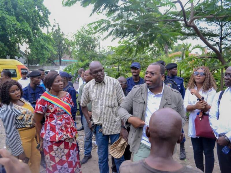 Le ministre provincial de l'intérieur et sécurité de Kinshasa, Gratien Tsakala, lors de sa descente de terrain à Masina