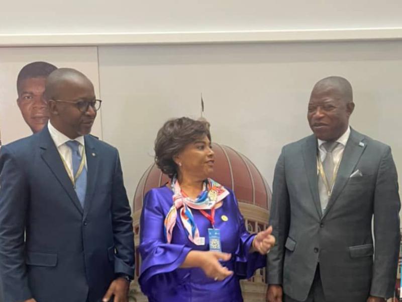 De gauche à droite, Eddy Mundela, 1er Vice Président du sénat, la présidente de l'assemblée nationale angolaise et André Mbata, 1er Vice Président de l'Assemblée nationale congolaise.