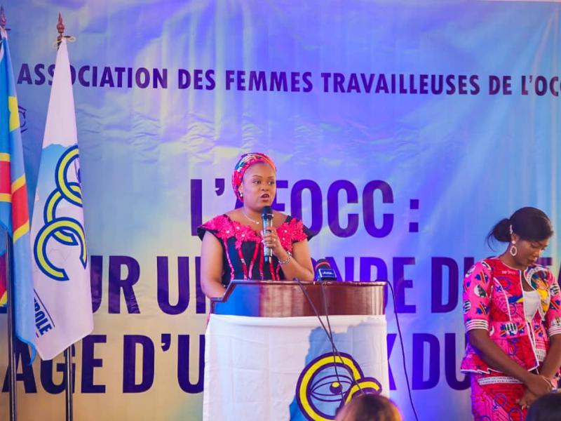 La DGA Christelle Muabilu devant les femmes de l'OCC