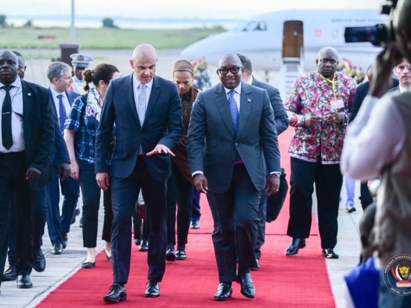 Le Président de la Confédération Suisse a été accueilli à son arrivée à Kinshasa par le Premier Ministre Sama Lukonde Kyenge