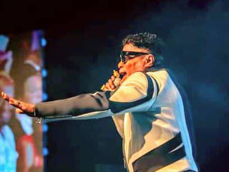 Koffi Olomide sur scène de Sofitel Hôtel Ivoire d'Abidjan.