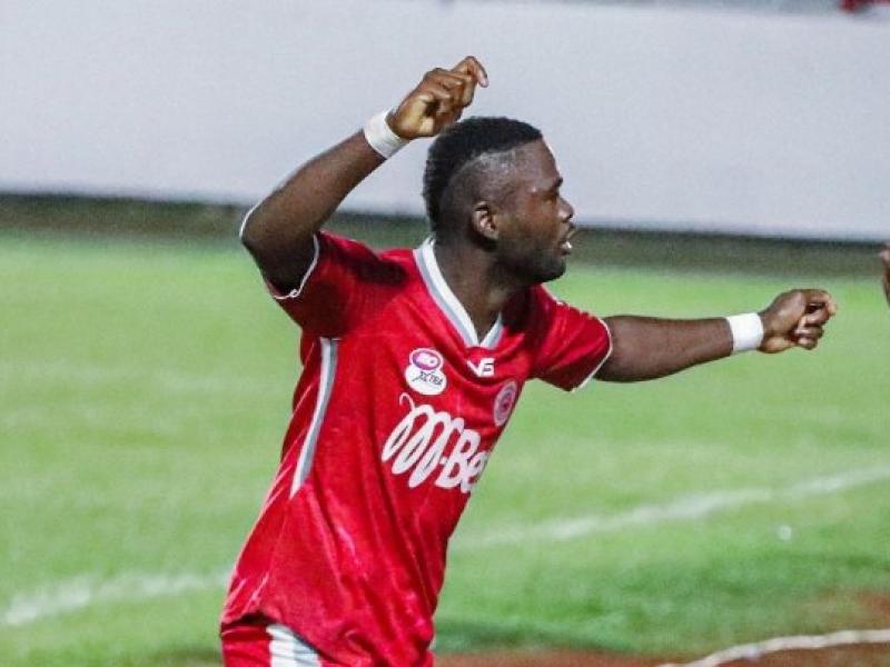 Jean Baleke en pleine célébration d'un but sous les couleurs de Simba SC.