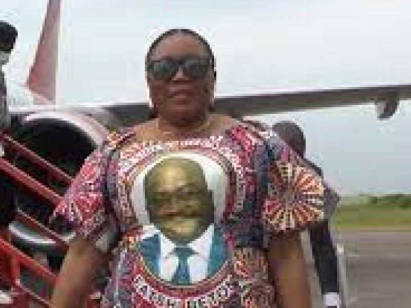 La gouverneure Julie Ngungwa lors de sa descente de l'aéroport de Kalemie [Photo d'illustration]