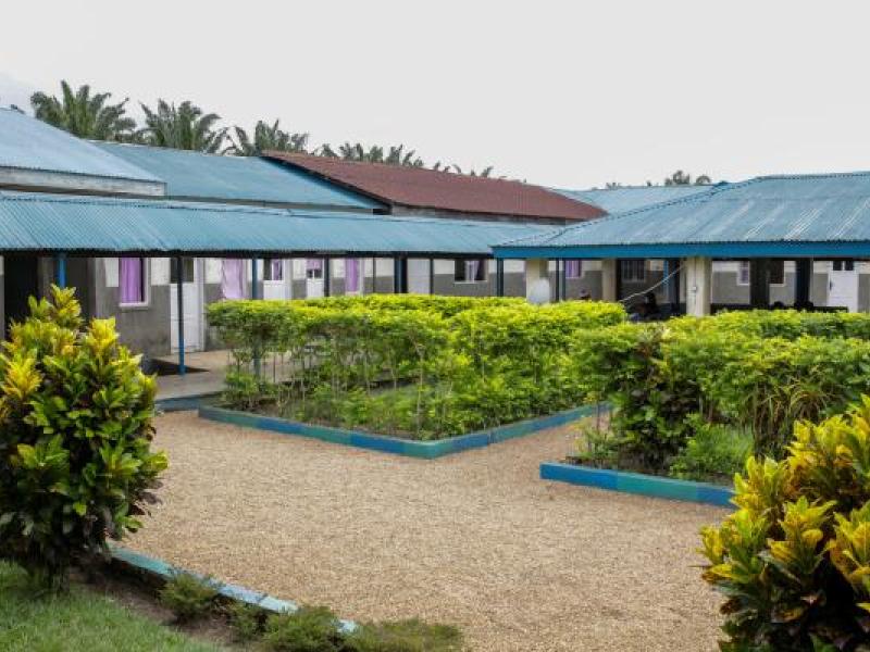 La cour de l'hôpital Santé rurale congolaise (SRC)/ Imbolo