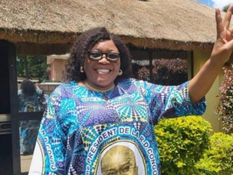 La gouverneure du Tanganyika Julie Ngungwa lors de son adhésion à l'UDPS