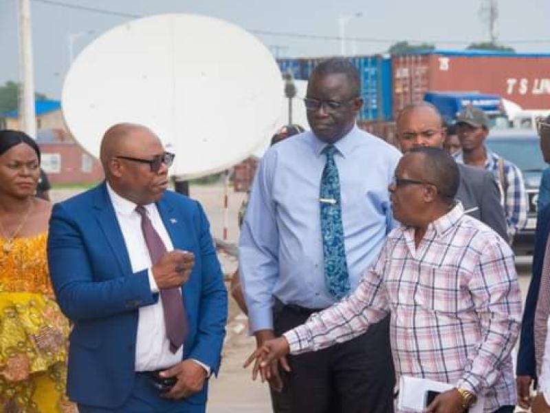 Zacharie Bababaswe, Isidore Kwandja et François Kabulo lors de la visite au stade des martyrs de Kinshasa.