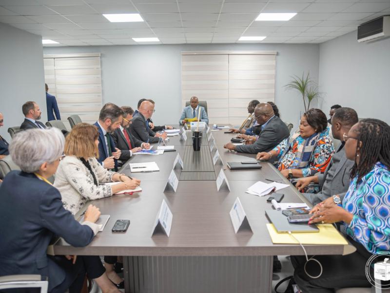 Une mission de l'UE et l'équipe de la CENI lors d'une séance de travail à Kinshasa, le 05 juin