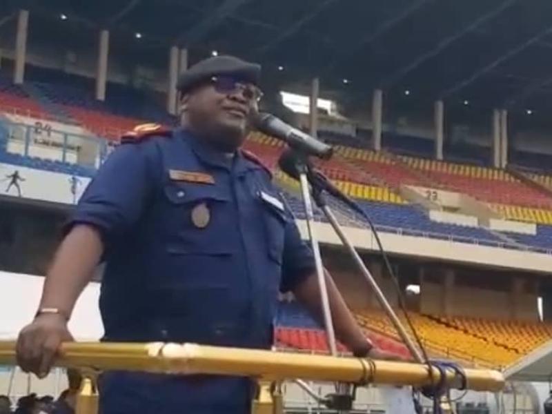 Le général Sylvano Kasongo en parade au stade des martyrs