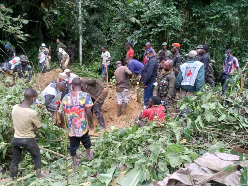 Enterrement digne des ossements humains de 13 civils tués par les ADF dans la région de Beni.