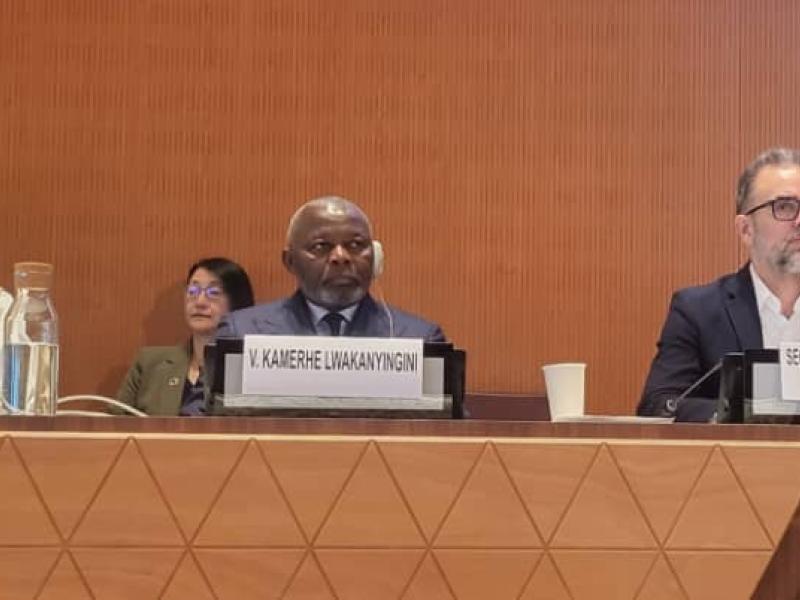 Le VPM congolais de l'économie, Vital Kamerhe entouré du secrétaire général adjoint   de la CNUCED et les membres de l'organisation.