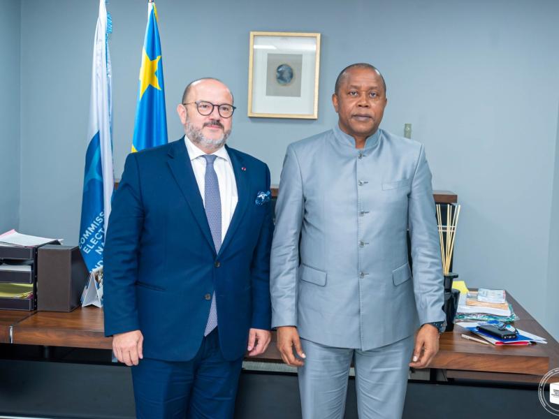 Le Directeur général du service européen pour l'action extérieure de l'UE, Bernard Quintin et Denis Kadima, Président de la CENI.
