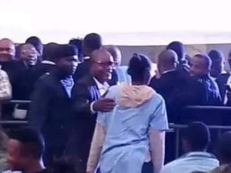 Le ministre de l'intérieur, Péter Kazadi et la tiktokeuse Éliane. 