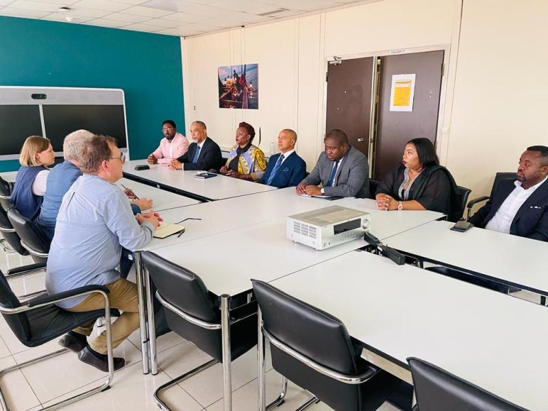 Moïse Katumbi accompagné des cadres de son parti au cours d'une rencontre avec J.M. Châtaigner ambassadeur UE auprès de la RDC
