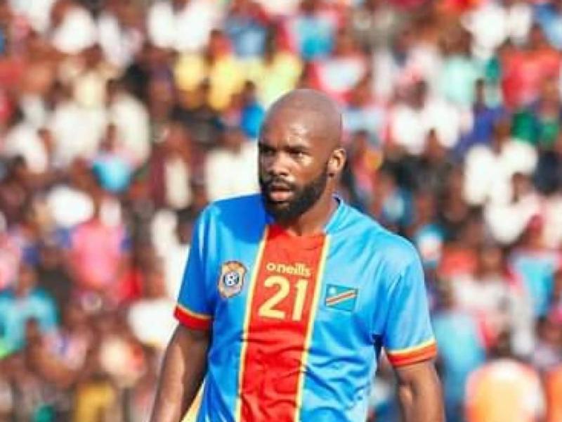 Aldo Kalulu sous les couleurs de la RDC, au stade TP Mazembe.