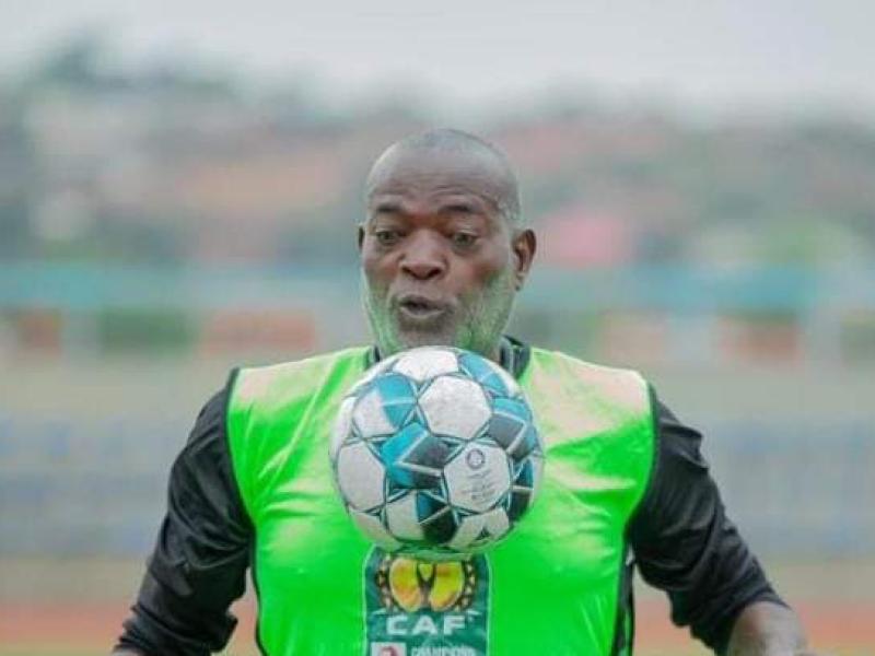 Le coach Andy Magloire Mfutila lors d'une séance d'entraînement.