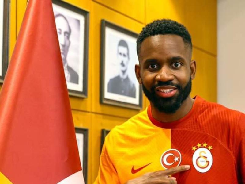 Cédric Bakambu lors de sa présentation à Galatasaray.