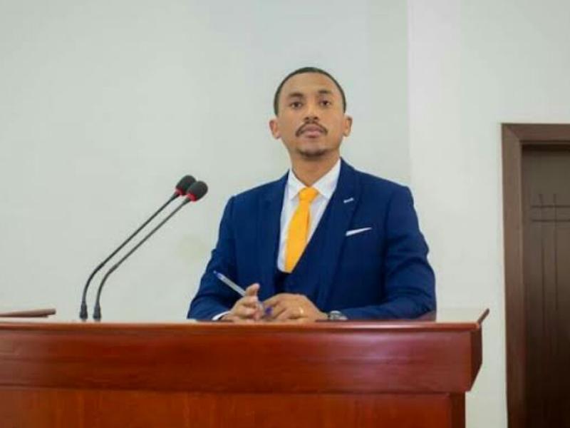 Le député provincial Junior Nembalemba, Rapporteur du bureau de l'assemblée provinciale de Kinshasa.