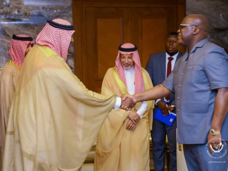 Le Président Félix Tshisekedi et une délégation du Royaume d’Arabie Saoudite conduite par M. Ahmed Bin Abdulaziz Qattan, conseiller à la Cour royale, mercredi 19 juillet 2023.