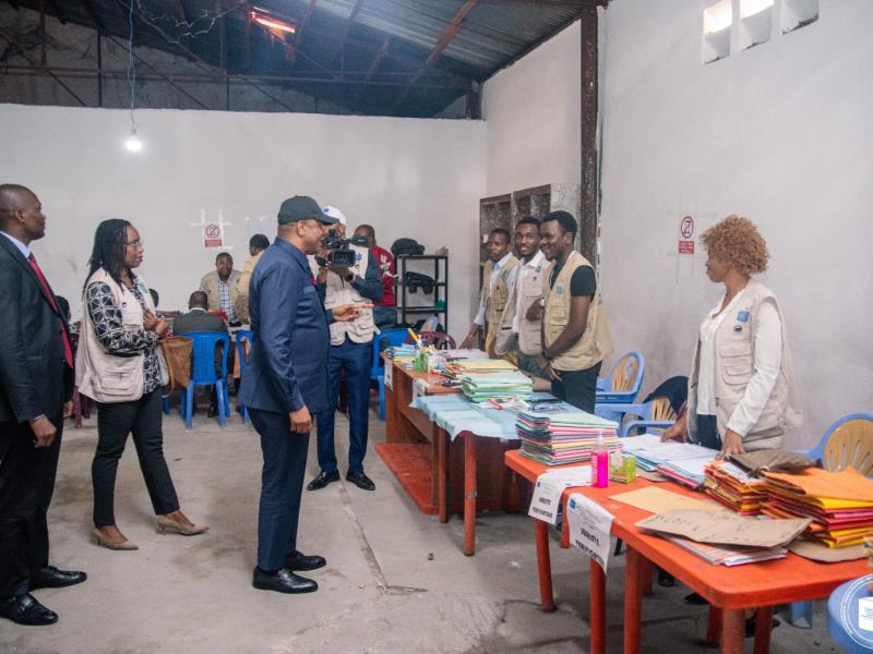 Le Président de la CENI Denis Kadima lors d'une descente dans un bureau de réception et traitement des candidatures, mardi 18 juillet 2023.