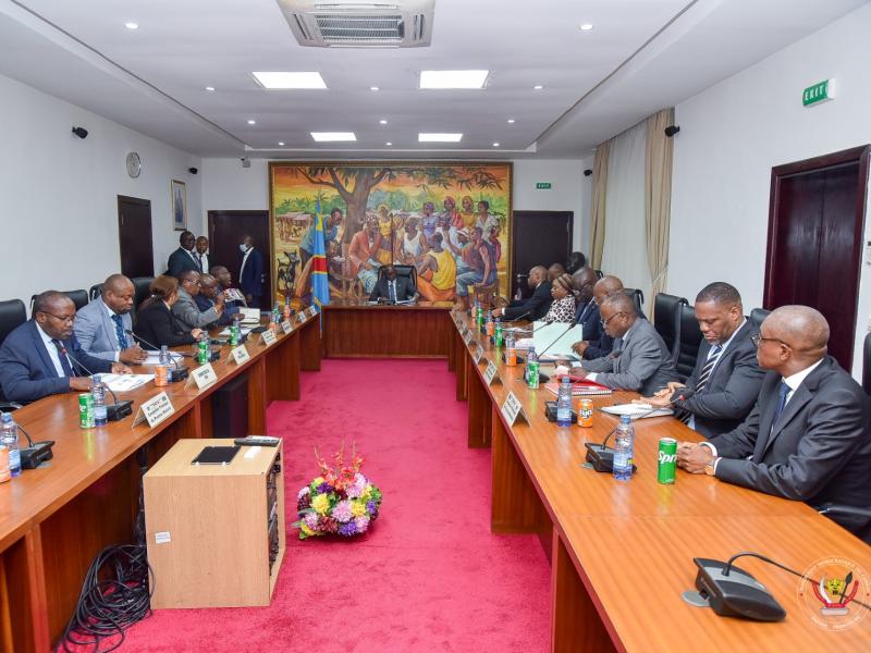 Le Premier Ministre Sama Lukonde lors d'une réunion avec les parties prenantes impliquées dans l'organisation des 9e Jeux de la francophonie.