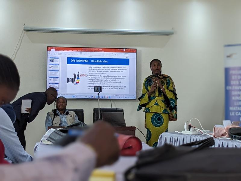 Les explications de madame Paméla nkenda lors de cette conférence.