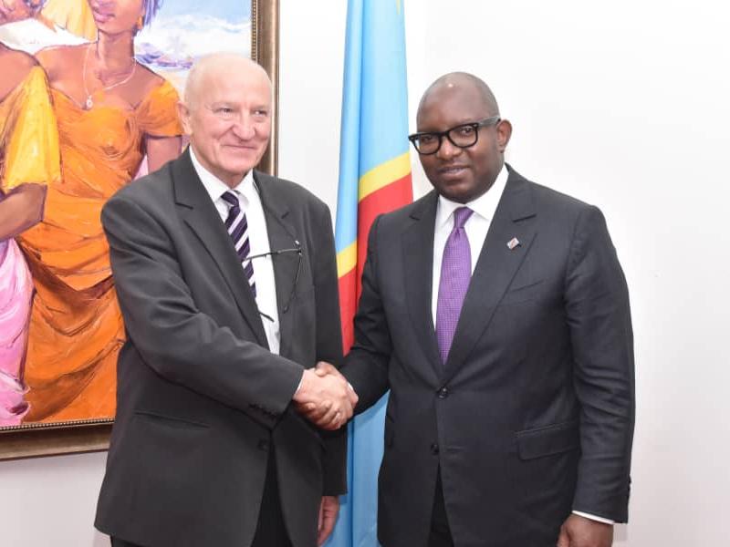 Le diplomate Serbe Miroljup Jevtic et le PM Jean-Michel Sama