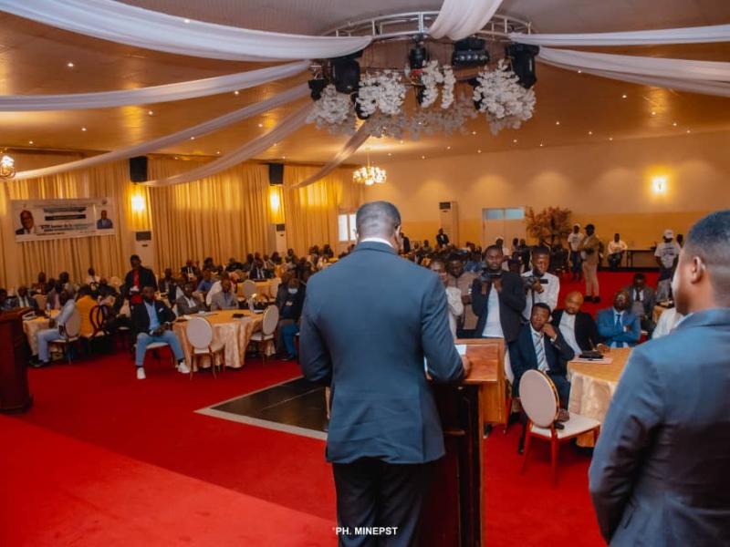 Le ministre de l'EPST, Tony Mwaba lors de la clôture de la table ronde de l'enseignement technique et professionnel 