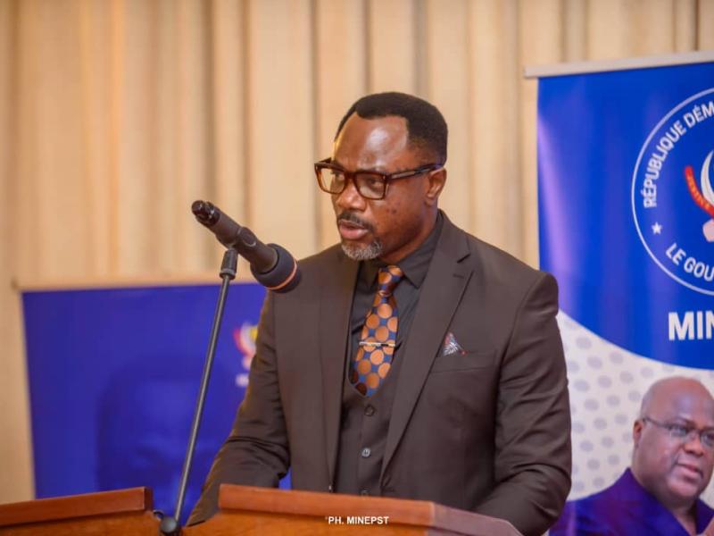 Le ministre de l'EPST Tony Mwaba lors du lancement des assises de la Revue Annuelle des Performances du Ministère de l'enseignement primaire.
