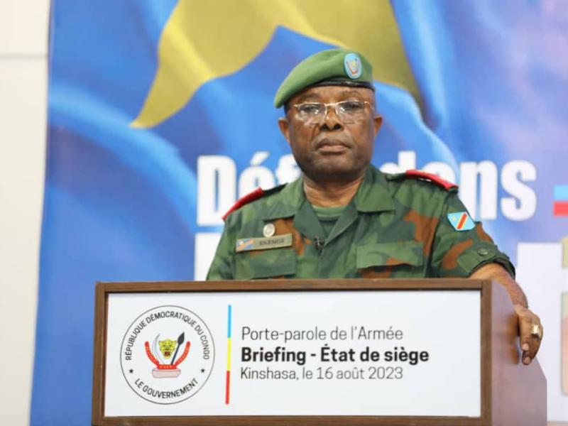 Le porte-parole de l'armée, le Général Sylvain Ekenge