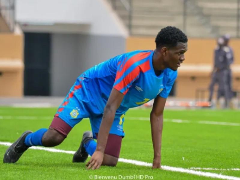 Un Léopard U20 lors d'un échauffement au stade Tata Raphaël.