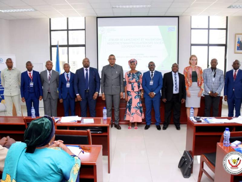 Le ministre de l'agriculture José Mpanda et quelques membres du cabinet du Ministre d'État au développement rural lors de l'ouverture de l'atelier national de validation des 