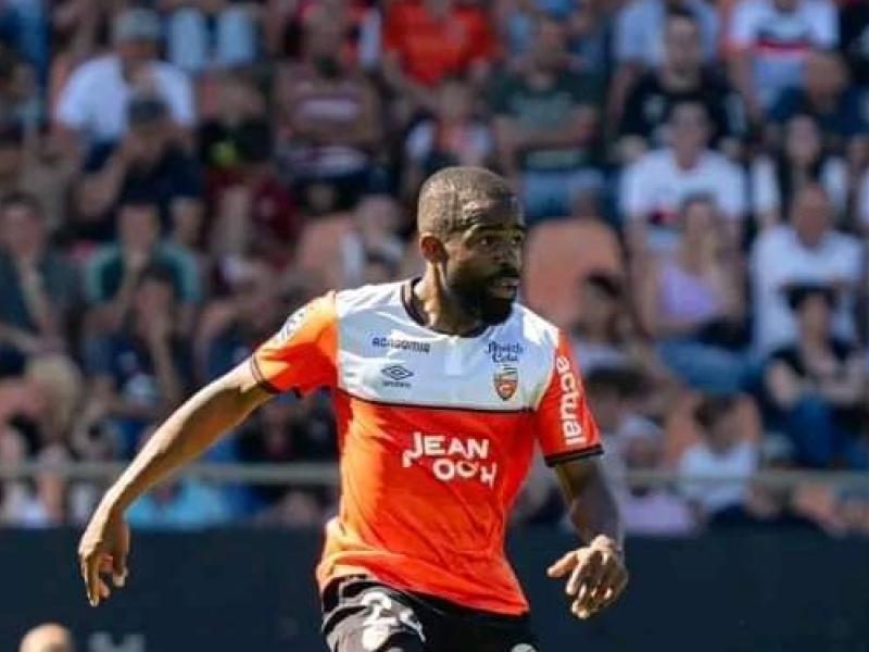 Gédéon Kalulu sous les couleurs du FC Lorient.