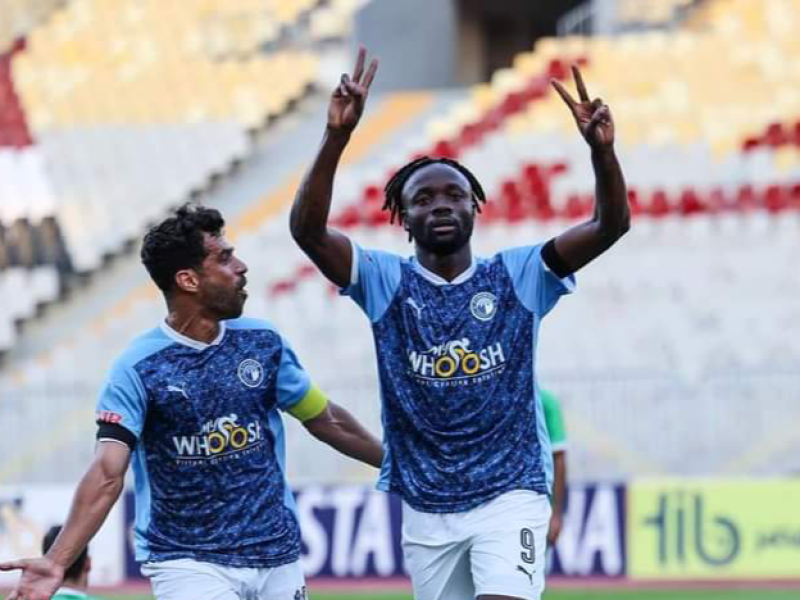 Fiston Mayele Kalala en pleine célébration de son but avec l'un de ses coéquipiers de Pyramids FC. [Photo d'illustration]