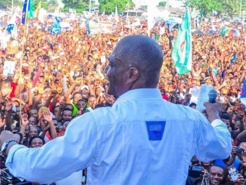 Martin Fayulu, lors d'un meeting populaire à Boende