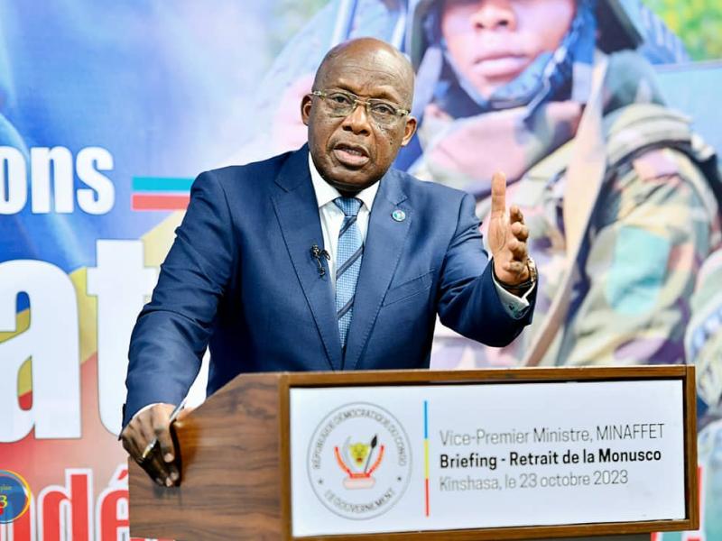 e Vice-premier ministre, ministre des Affaires Étrangères, Christophe Lutundula