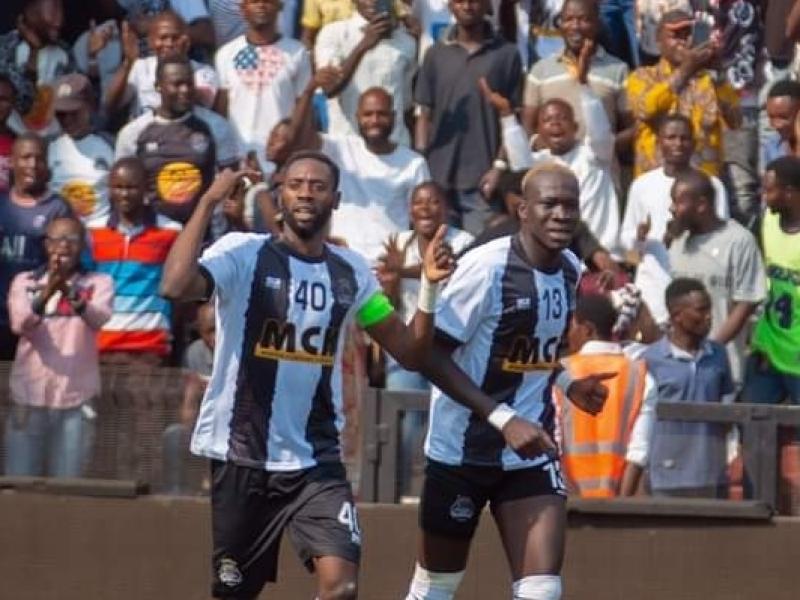 Les deux joueurs du TP Mazembe en pleine célébration à Kamalondo.