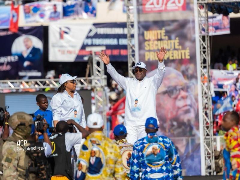Félix Tshisekedi devant la population au stade des martyrs